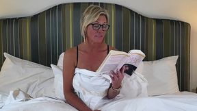 the hot milf stevie k came by do another reading
