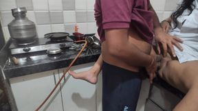 desi collage girl ne collage se ate hi apane padosi ko bulakar chut choda