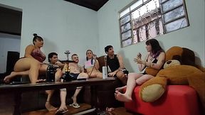 resenha entre amigos vira suruba mista