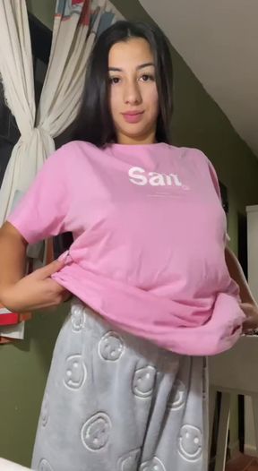 Teen amateur Latina shows off her tits on OnlyFans