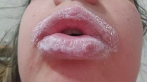 This Lip Exfoliator Bubbles on My Mouth – Soft Massage & Close-Up Play