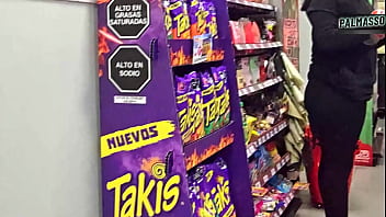 Estaba esperando a mi novio en la bodega y un desconocido me convenci&oacute_ para grabar un video - Espero que mi novio no se entere que tengo la corrida de otra persona en mi co&ntilde_o, pues el cond&oacute_n se rompi&oacute_!