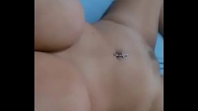 Mi vecina jovencita ense&ntilde_andome las tetas - Parte 1