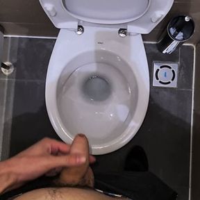 Man pee in the public toilets during work time 4K