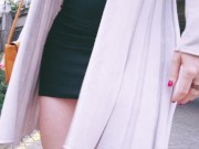 MILF exhibe sa chatte dans la rue