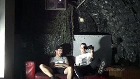 deux mecs baisent filmes par une camera de surveillance