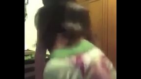 Perrita moviendo el culo