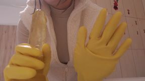 My Stepsister in Yellow Dishwashing Gloves Takes a Bath with a Dildo and Lots of White Foam and Soap