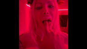 I am a sexy cat and this guy fucks me like crazy and give me a nice creampie