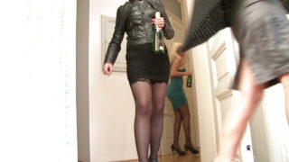 Hatalmas seggű sztárok Gabrielle Gucci, Johane Johansson, Bella Morgan és Kirsten Plant vad BBC dupla behatolásban, forró segggel a szájban Steve Q.-tól és Joachim Kessef-től.