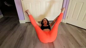 INEED2PEE Lee VonLux yoga instructor pees yoga pants
