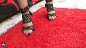 Beautiful big ass MILF gets sprayed on her big boobs