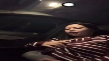 Bermain di dalam mobil