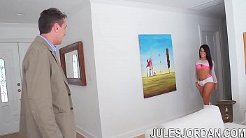 Dark haired horny slut fucking