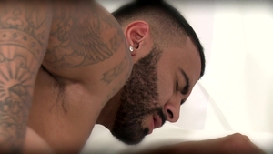 Men Over 30: Alessio Wakes Up Startled