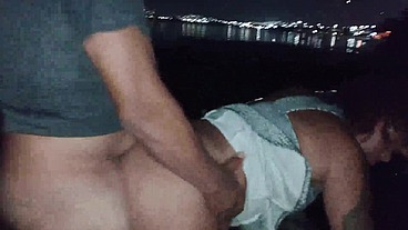 Dogging - esposa transa com estranhos em público e corno observa enquanto filma