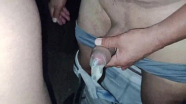 Dogging - esposa transa com estranhos em público e corno observa enquanto filma