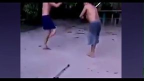 Briga de saci, foi num p&eacute_ e voltou no outro