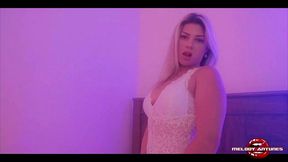 meu cinegrafista nao aguentou me ver na siririca e acabou comendo meu cu! parte 1