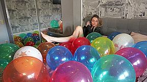 Emma popping balloonroom