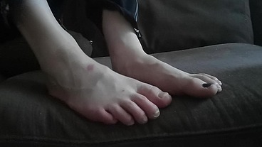 Oznob sissy paint his tonails with black nail polish