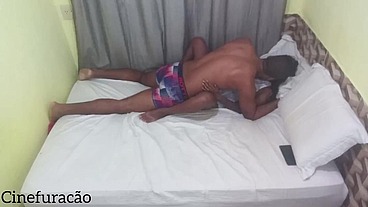 AMIGA DE ESPOSA fica em casa e eu acabo tendo SEXO com ela