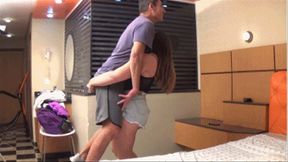 BEAUTIFUL GIRL LIFTS AND CARRIES HER BOYFRIEND