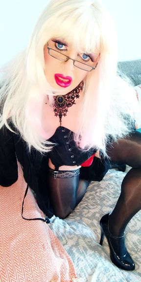 Girly trans at play