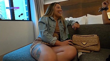 RECEBENDO A YASMIN MINEIRA EM SÃO PAULO PARA UMA PUTARIA BEM GOSTOSA...