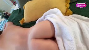 Nevlastný brat dáva masírovanie a ošuká svoju prsnaté nevlastnú sestru