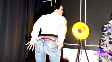 The anal plug tempts her as jeans tighten over thick thighs