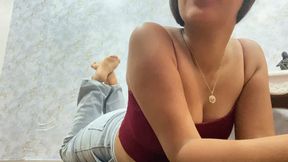 Young woman with very wrinkled soles (5)