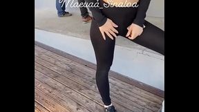 Tu aime que je sorte mes gros seins devant des inconnus ?