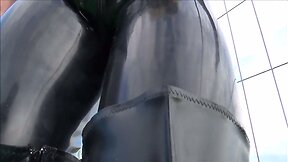 latex girl in photoshooting