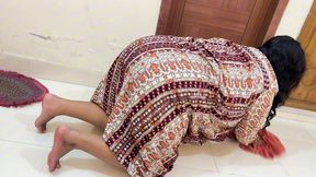 big ass egyptian hot maid stuck under bed & naked her ass & i see it & start masturbat
