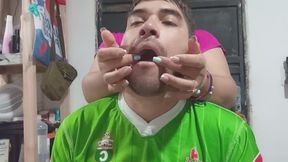 Jugando con su cara y su nariz como Ami me gusta.