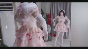 Insert the vibrator into the anus of the transvestite