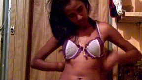 Just ordinary Desi cam slut exposes tits and her slender legs