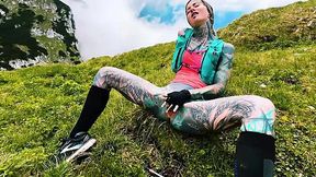 Alternative chick covered with tattoos gets fucked in her mouth outdoors