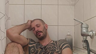 Action amateur de fesses rebondies avec de grosses bites non circoncises d'amateurs européens blancs