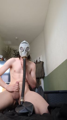 masturbation wiht gas  mask rebreahter and inflatable plug