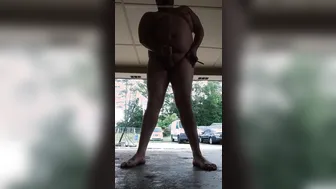 Solo twink strokes his big cock outdoors in amateur video
