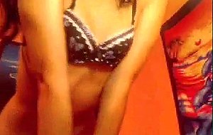 Fit german ts shakes her silky ass on cam