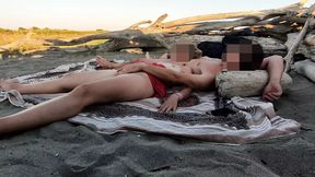 FLASHING MY COCK in front of my STEPDAUGHTER in a CANARY PUBLIC BEACH and she HELPS me CUM in front of everyone - REAL CAUGHT P2