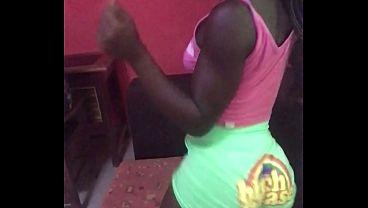 Crazybitch twerking hard for a customer before inserting an analPlug
