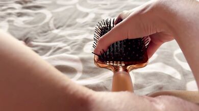 I'm masturbating in a risky way with my hairbrush and the bungalow door wide open