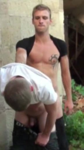 Rod fucked by Leo oudoor cruising