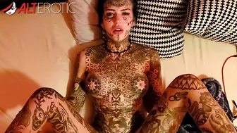 Tattooed beauty Amber Luke enjoys a hardcore session with a big dick