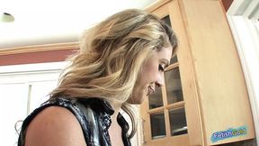 Wet Whore Step Daughter Gets Blonde Mom's Tongue Frenzy on Her Slit