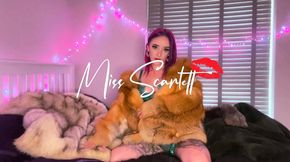 Scarlett's red fox fur coat & emerald lingerie tease